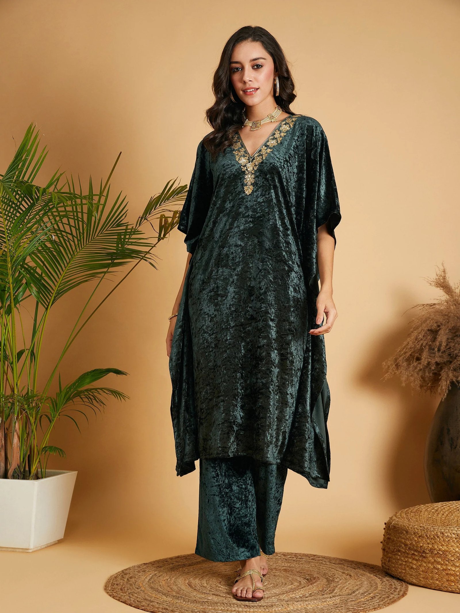 NOOR-E-ZEEN VELVET KAFTAN SET